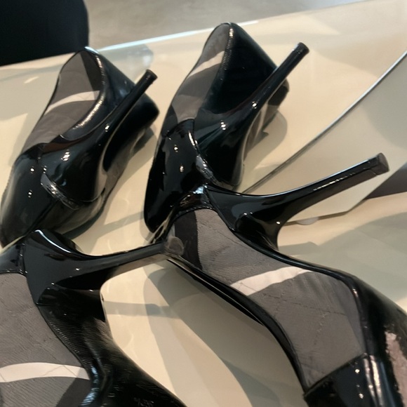 Burberry black patent and signature check pump - Picture 4 of 7